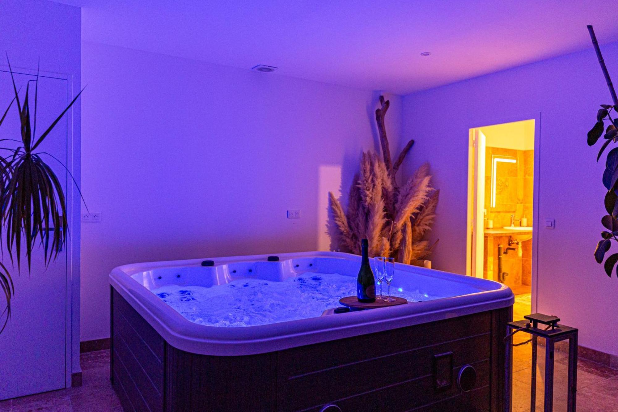 La Nuit Etoilee Aparthotel Saint-Martin-de-Crau Luaran gambar